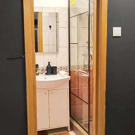 Old Town With 4 Private Bedrooms For Up To 14 People Apartment Bukarest