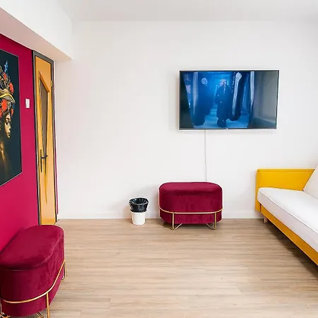 דירה Old Town With 4 Private Bedrooms For Up To 14 People *