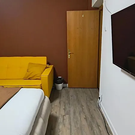 Apartment Old Town With 4 Private Bedrooms For Up To 14 People *