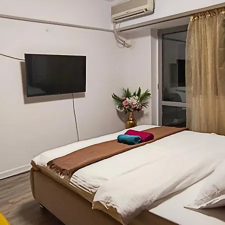 Old Town With 4 Private Bedrooms For Up To 14 People Bucharest