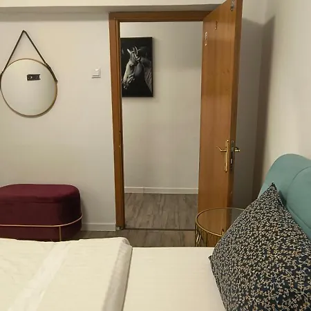 Old Town With 4 Private Bedrooms For Up To 14 People