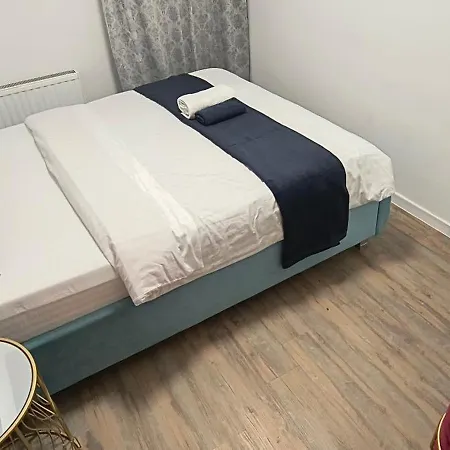 Old Town With 4 Private Bedrooms For Up To 14 People