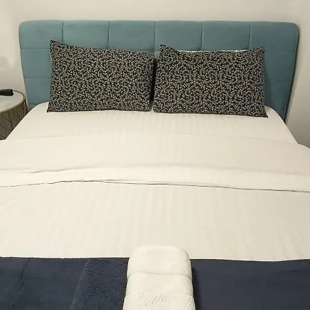 Old Town With 4 Private Bedrooms For Up To 14 People Apartment Bucharest