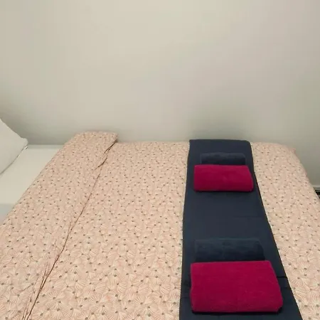 Old Town With 4 Private Bedrooms For Up To 14 People *