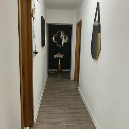 Old Town With 4 Private Bedrooms For Up To 14 People
