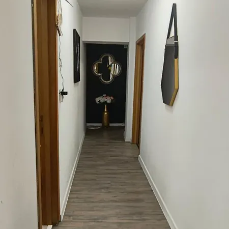 Old Town With 4 Private Bedrooms For Up To 14 People
