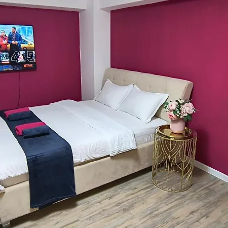 Old Town With 4 Private Bedrooms For Up To 14 People Apartment Bucharest