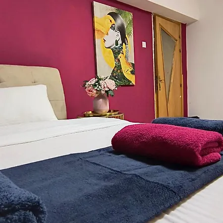 Apartment Old Town With 4 Private Bedrooms For Up To 14 People *