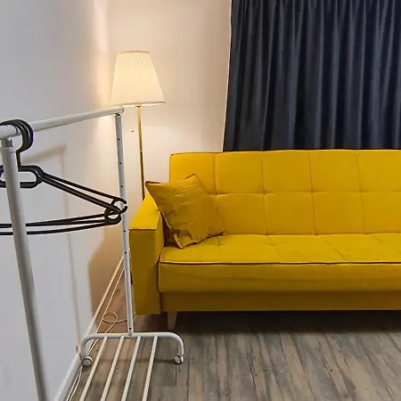 Old Town With 4 Private Bedrooms For Up To 14 People *