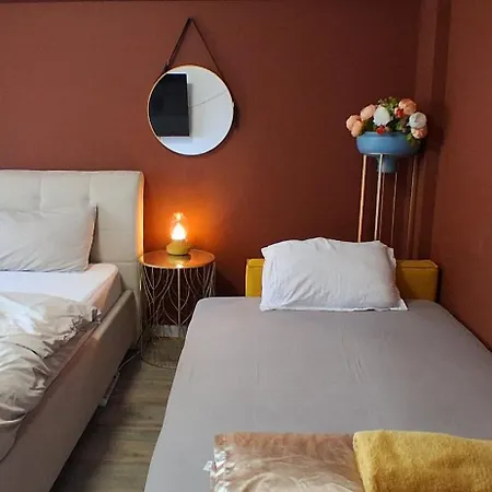 Old Town With 4 Private Bedrooms For Up To 14 People Bucharest