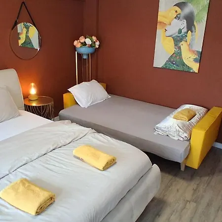 Old Town With 4 Private Bedrooms For Up To 14 People *