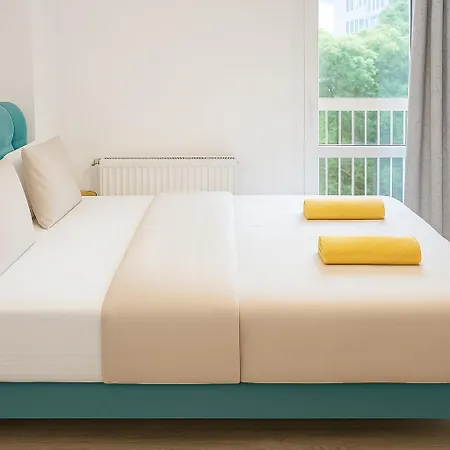 Old Town With 4 Private Bedrooms For Up To 14 People *