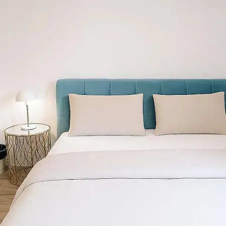 Old Town With 4 Private Bedrooms For Up To 14 People